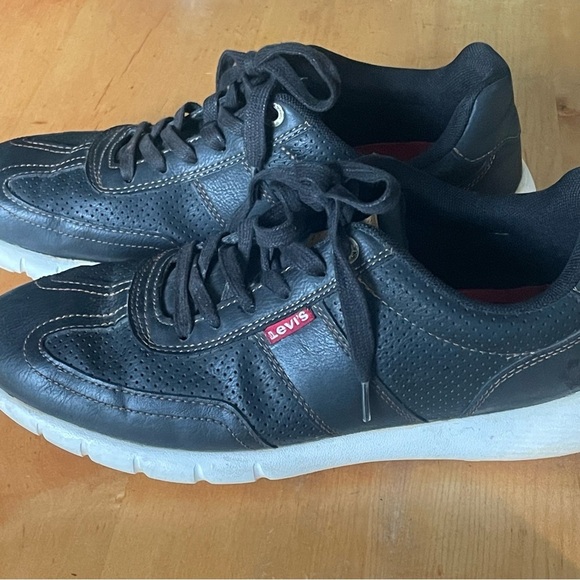 Levi’s men’s Black Leather lace up Sneakers size 10 - Picture 2 of 8